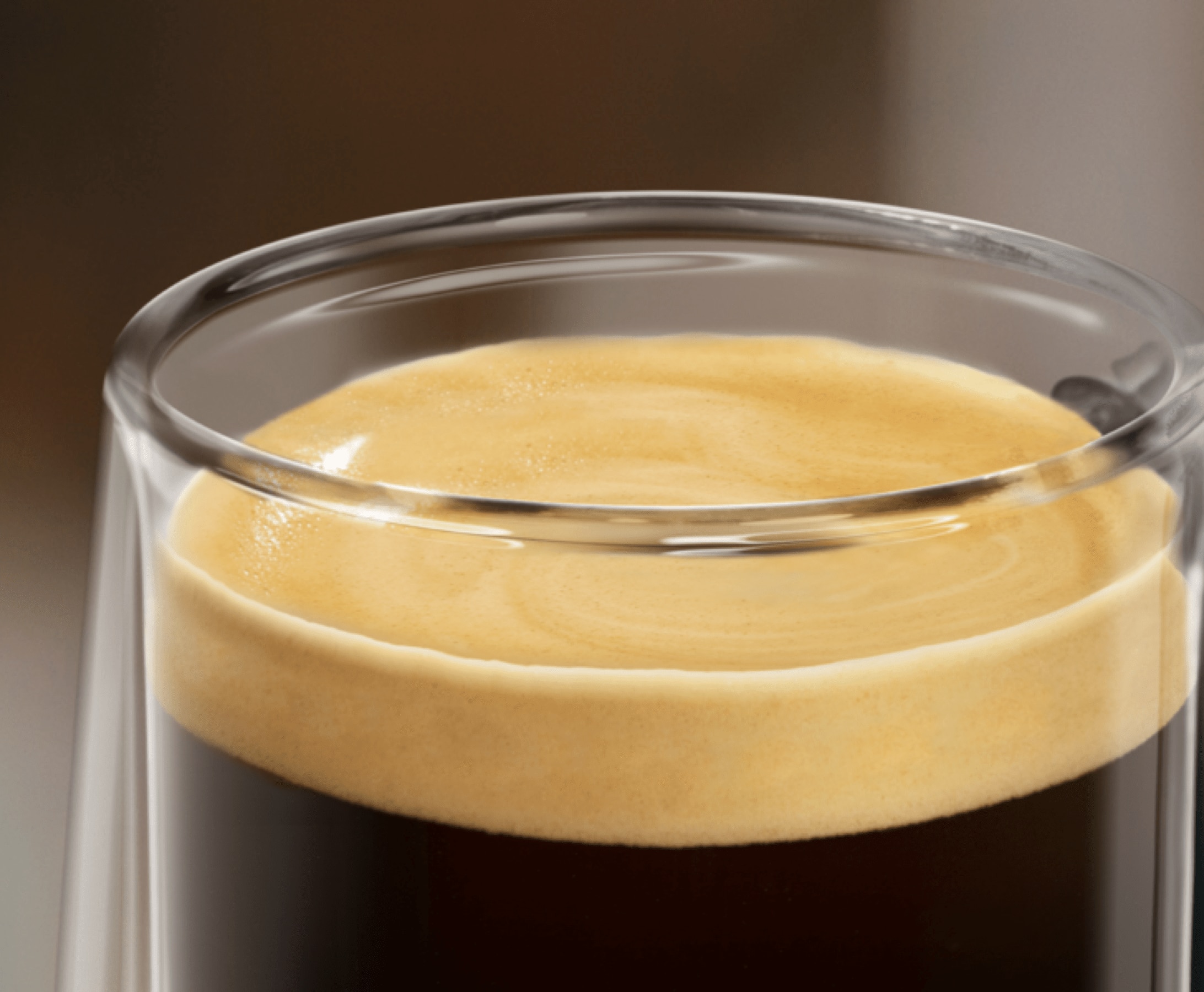 Caf&eacute; espumoso en una taza