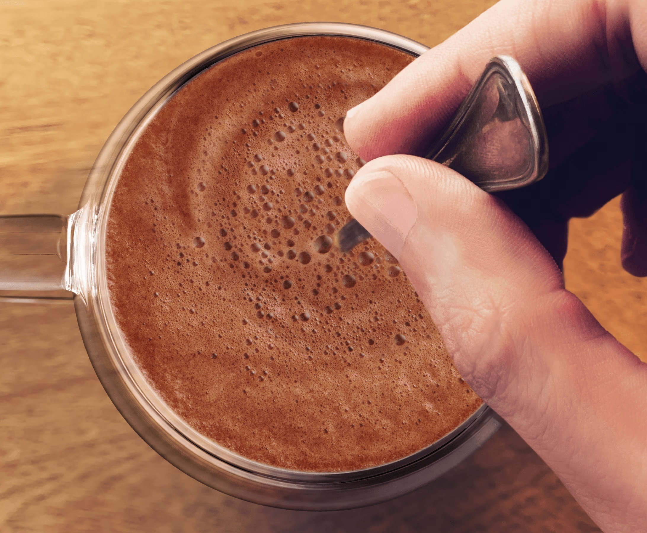 Espuma de leche en una taza