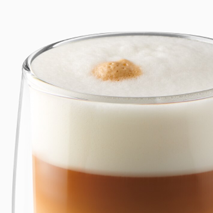 Observar de cerca la espuma del café Latte