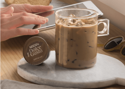 Y EN VERANO... ¡DISFRUTA DE TU CAFÉ CON LECHE CON HIELO!