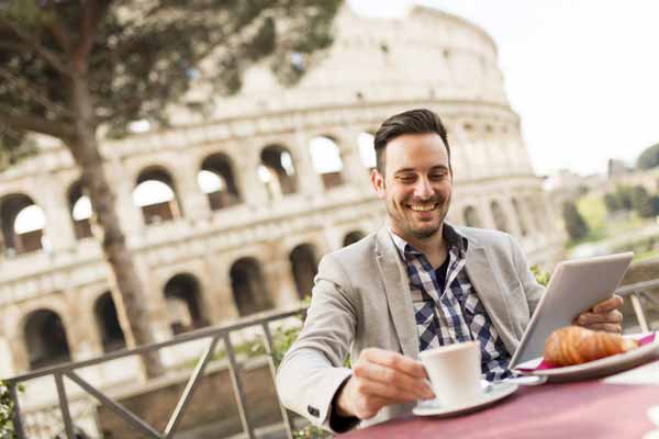 Cappuccino y cruasán, el desayuno de los italianos Cappuccino y cruasán, el desayuno de los italianos
