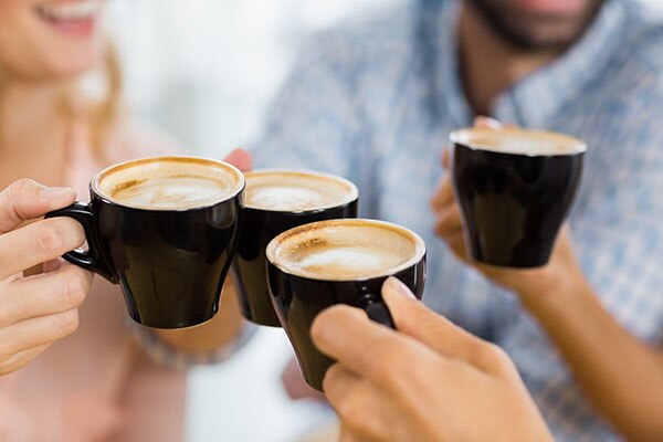 cappuccino con amigos tomar cappuccino dolce gusto con amigos