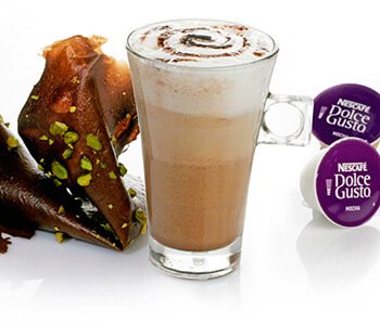 Mocha con teja de pistacho